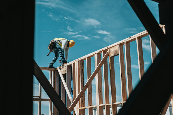 Körperliche Arbeit nach einer Gehirnerschütterung: sicher zurück auf den Bau